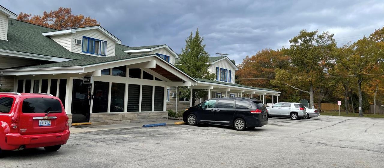 Camp Inn Lodge Oscoda Extérieur photo