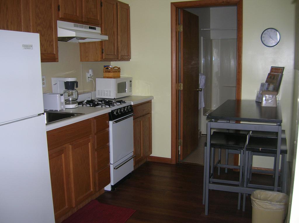 Camp Inn Lodge Oscoda Chambre photo