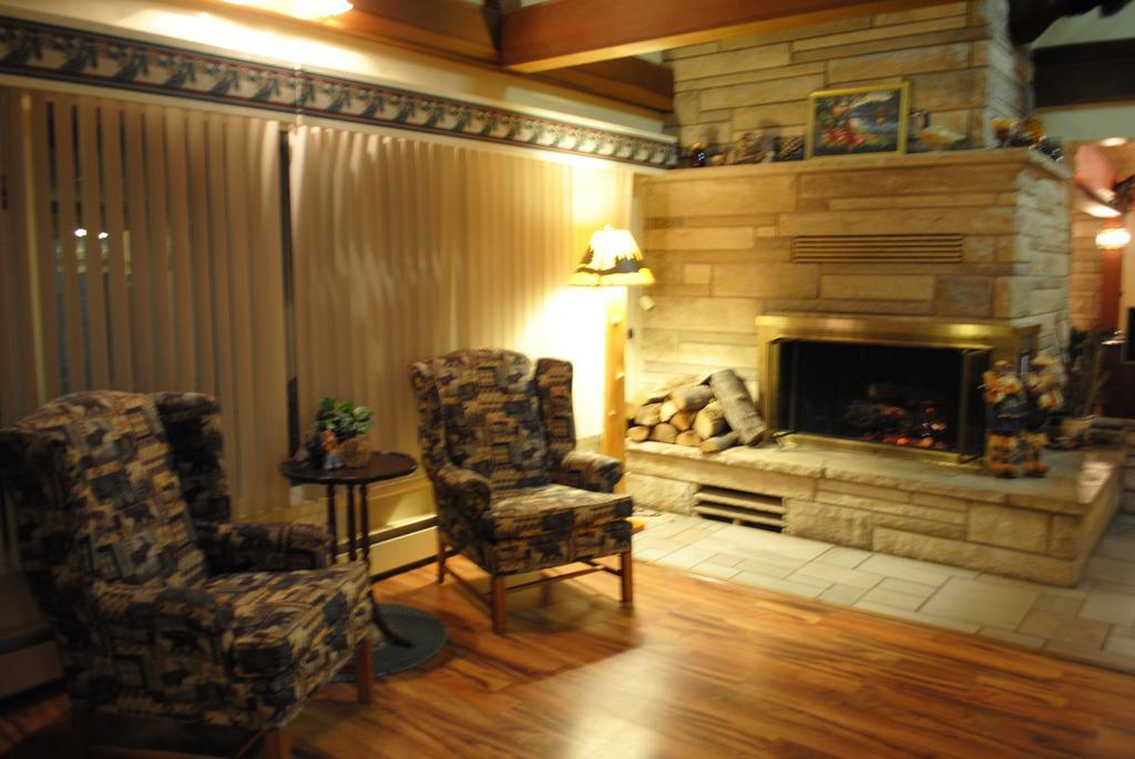 Camp Inn Lodge Oscoda Extérieur photo