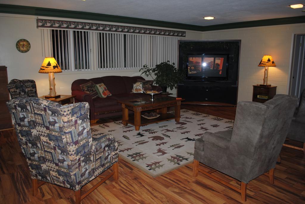 Camp Inn Lodge Oscoda Extérieur photo