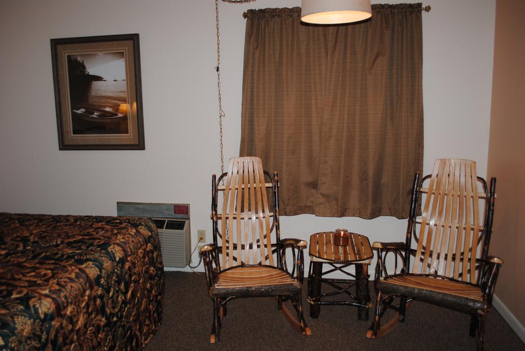 Camp Inn Lodge Oscoda Chambre photo