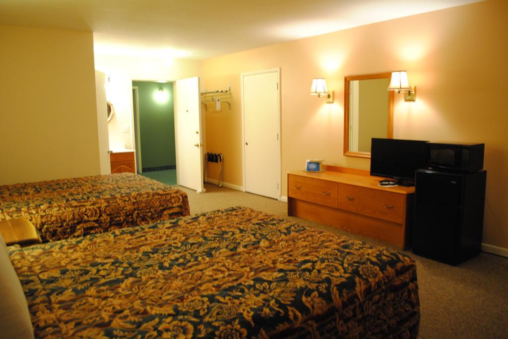 Camp Inn Lodge Oscoda Chambre photo