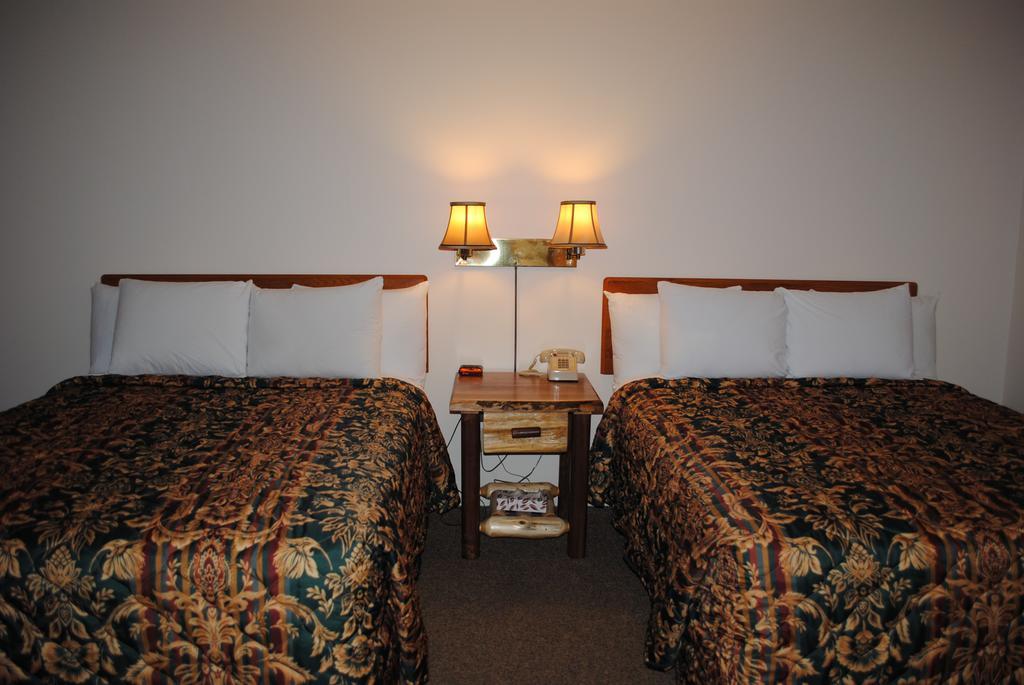 Camp Inn Lodge Oscoda Extérieur photo