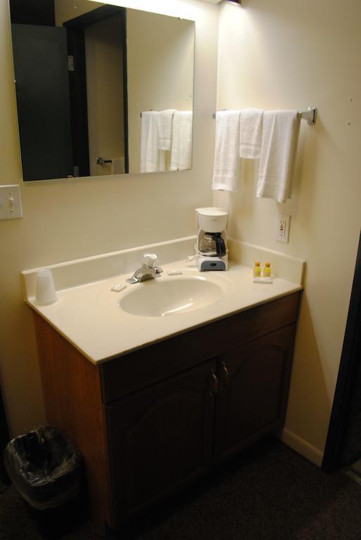 Camp Inn Lodge Oscoda Chambre photo